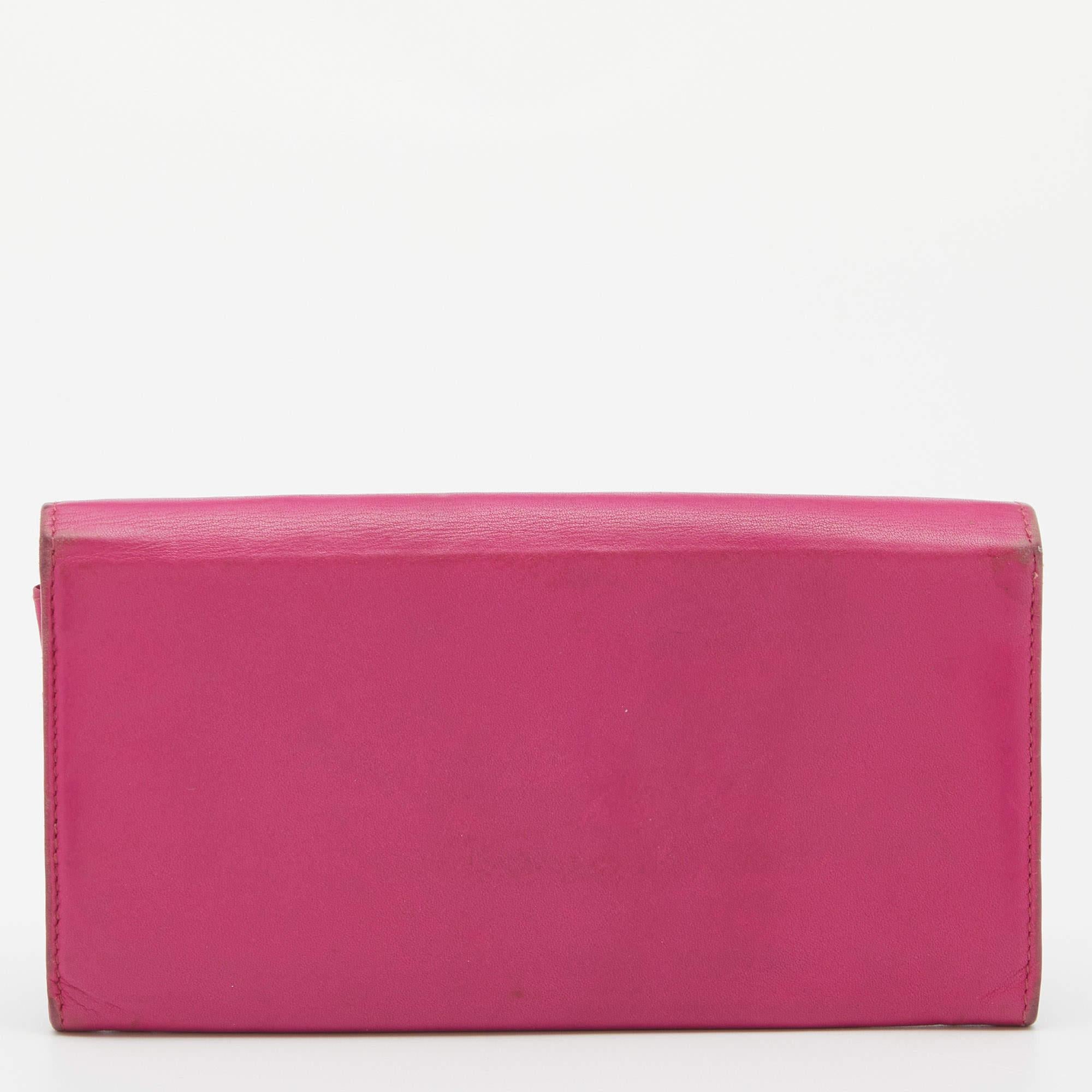 Women's Dior Pink Leather Round Logo Flap Continental Wallet For Sale