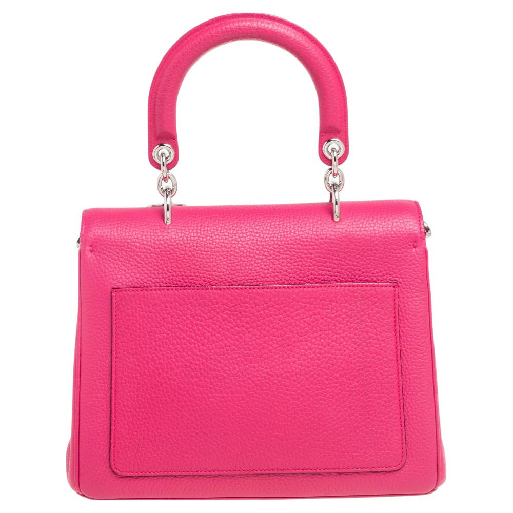 This Be Dior bag is sure to add sparks of luxury to your wardrobe! It is crafted from leather into a chic silhouette. It flaunts a single top handle with attached 'DIOR' letter charms and comes equipped with protective metal feet. The flap closure