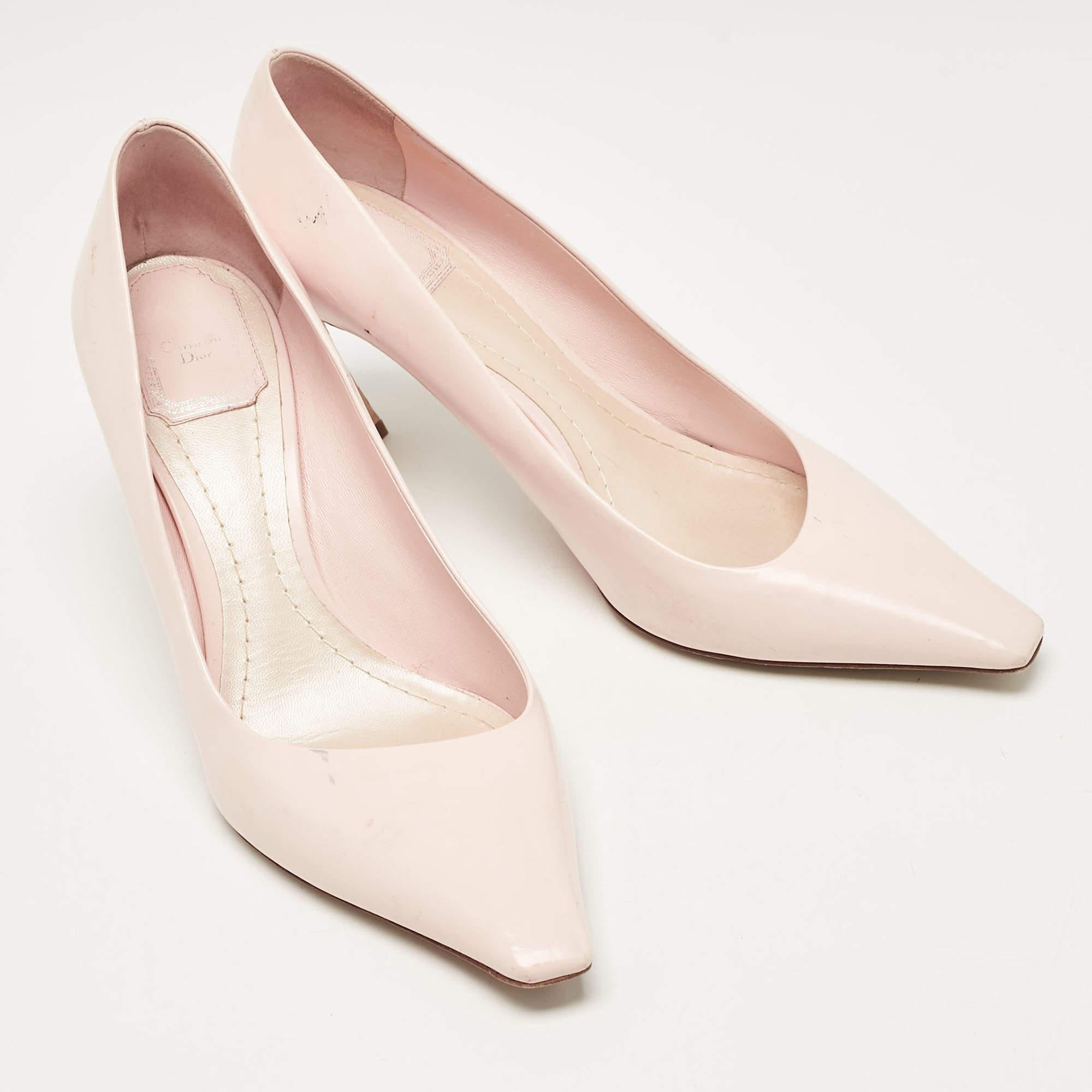 Dior escarpins à bout carré en cuir rose, taille 39,5 Bon état - En vente à Dubai, Al Qouz 2