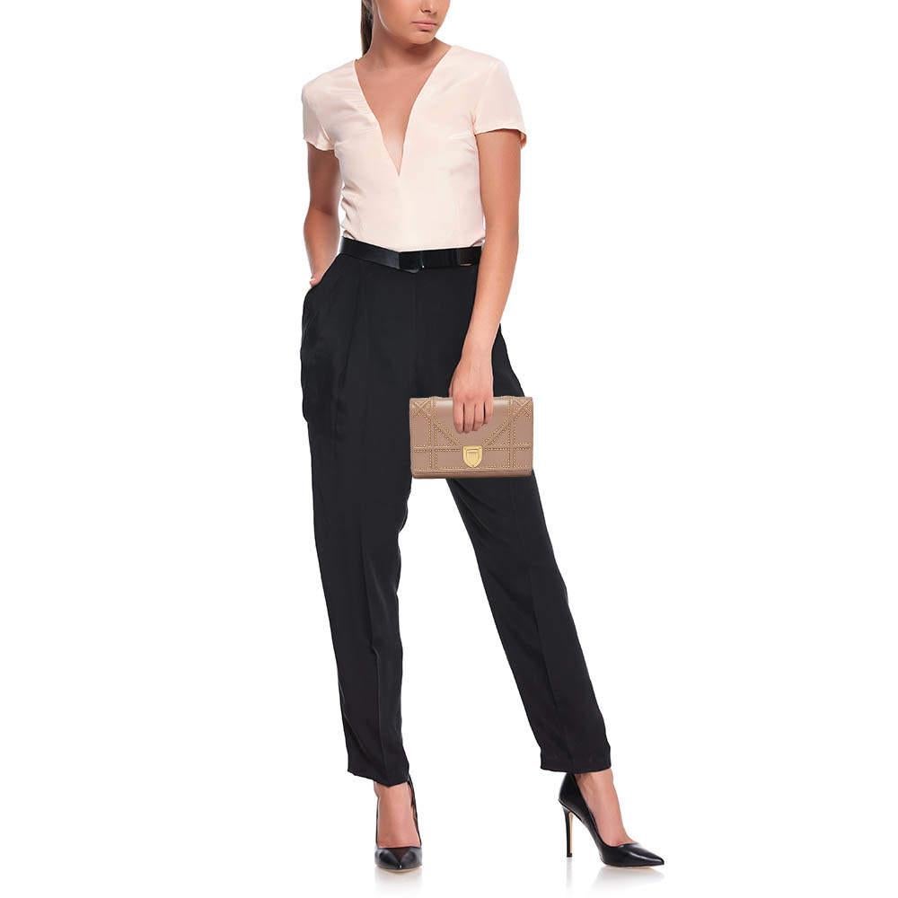 Dior continues its history of delivering finely crafted accessories with this Diorama WOC. It has been crafted from pink leather and finished beautifully. 
