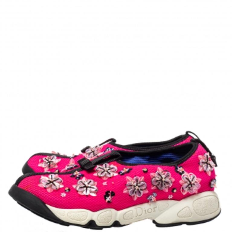 Dior Rosa Malla Adornada Fusion Zapatillas Slip On Talla 37 en Bastante bueno estado para la venta en Dubai, Al Qouz 2