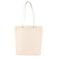 Dior - Sac fourre-tout « Trotter Book » en forme de livre à monogrammes rose 108da6