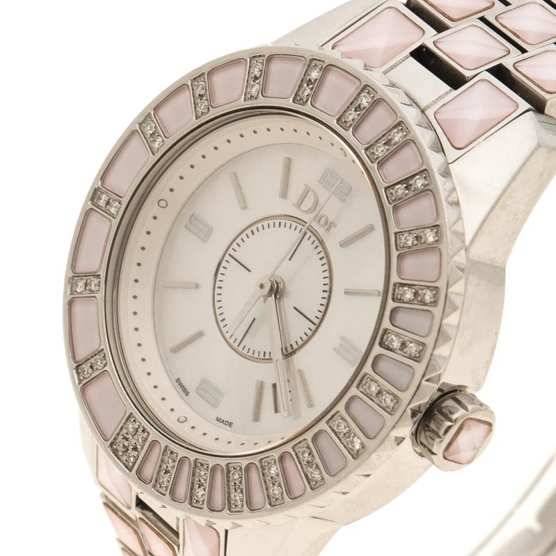 Dior brings to you an elegantly chic timepiece that expertly exudes an aura of luxurious sophistication. This stylish watch has been finely crafted from luminous stainless steel and is adorned with sparkling diamonds and sapphire crystals that make