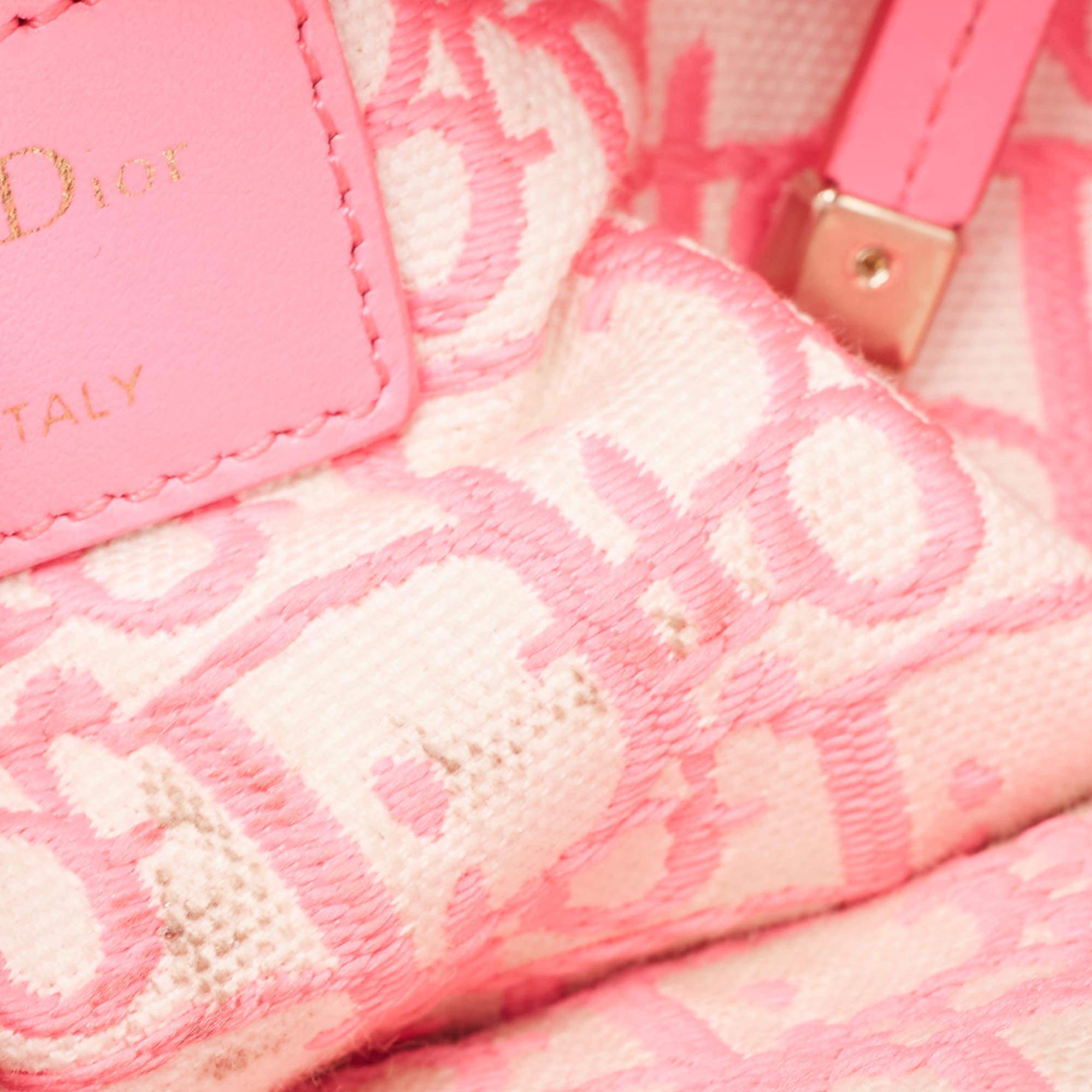 Lady Dior - Fourre-tout moyen en osier et toile brodée rose/naturel en vente 11