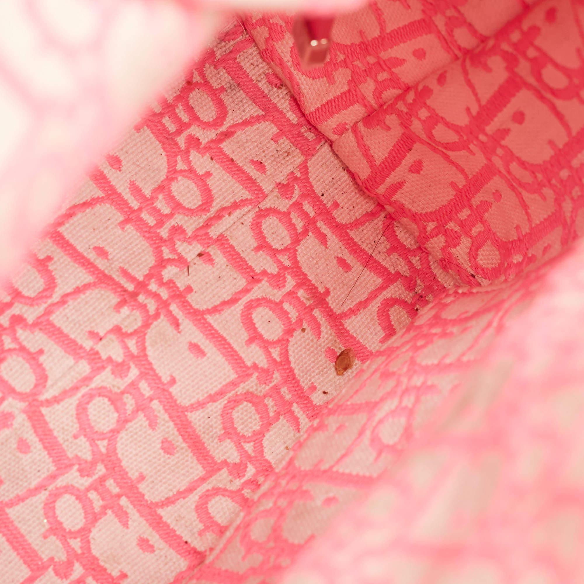 Lady Dior - Fourre-tout moyen en osier et toile brodée rose/naturel en vente 12