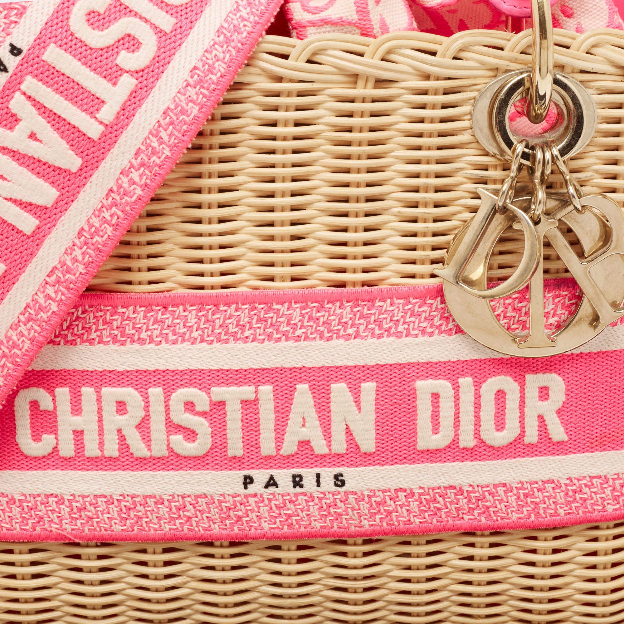 Lady Dior - Fourre-tout moyen en osier et toile brodée rose/naturel en vente 4