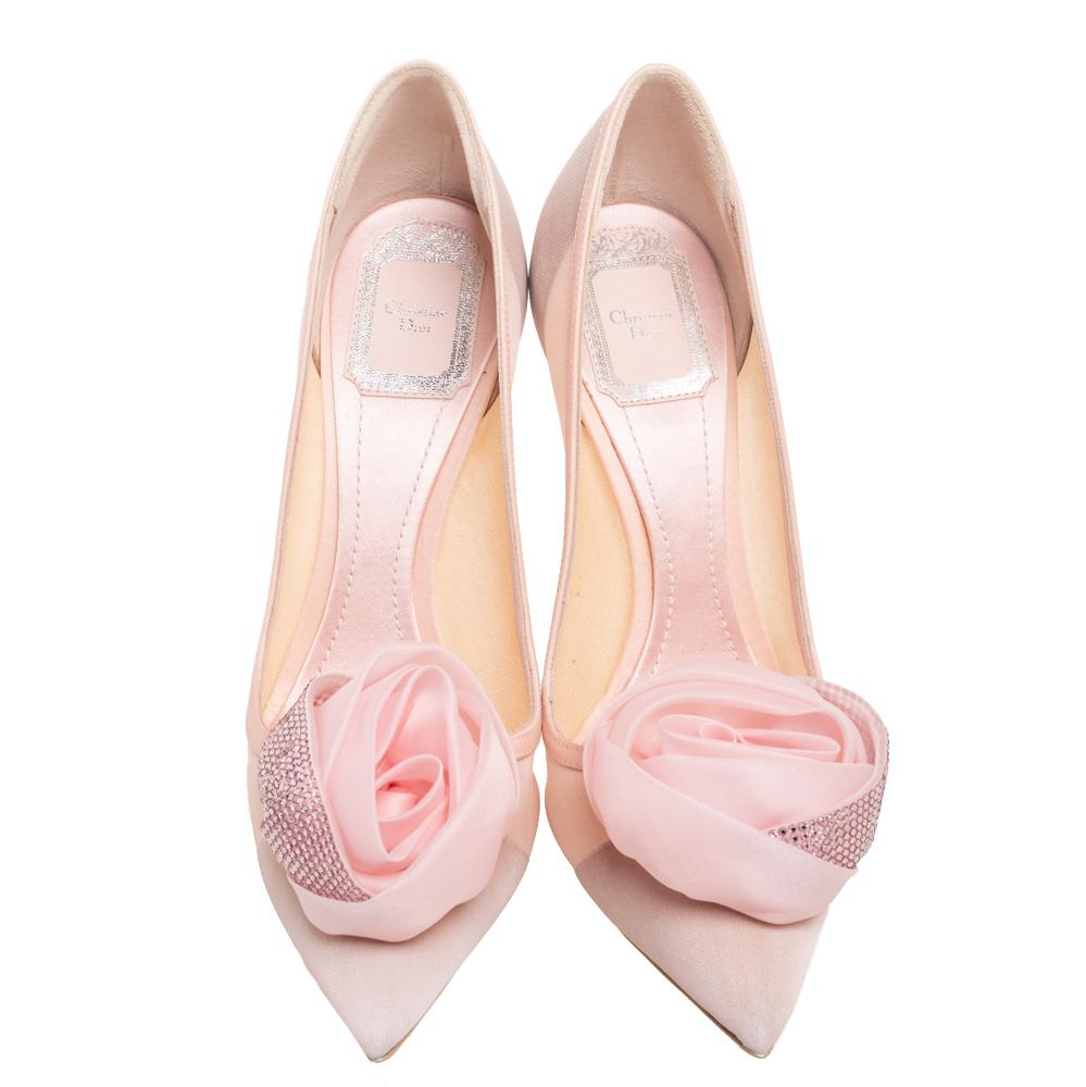 Dior never fails to celebrity femininity in its creations and this pair of pumps is a fine example of it. Constructed from leather and net, its pink exterior has been elevated with an embellished flower motif and heels. The pointed-toe silhouette of