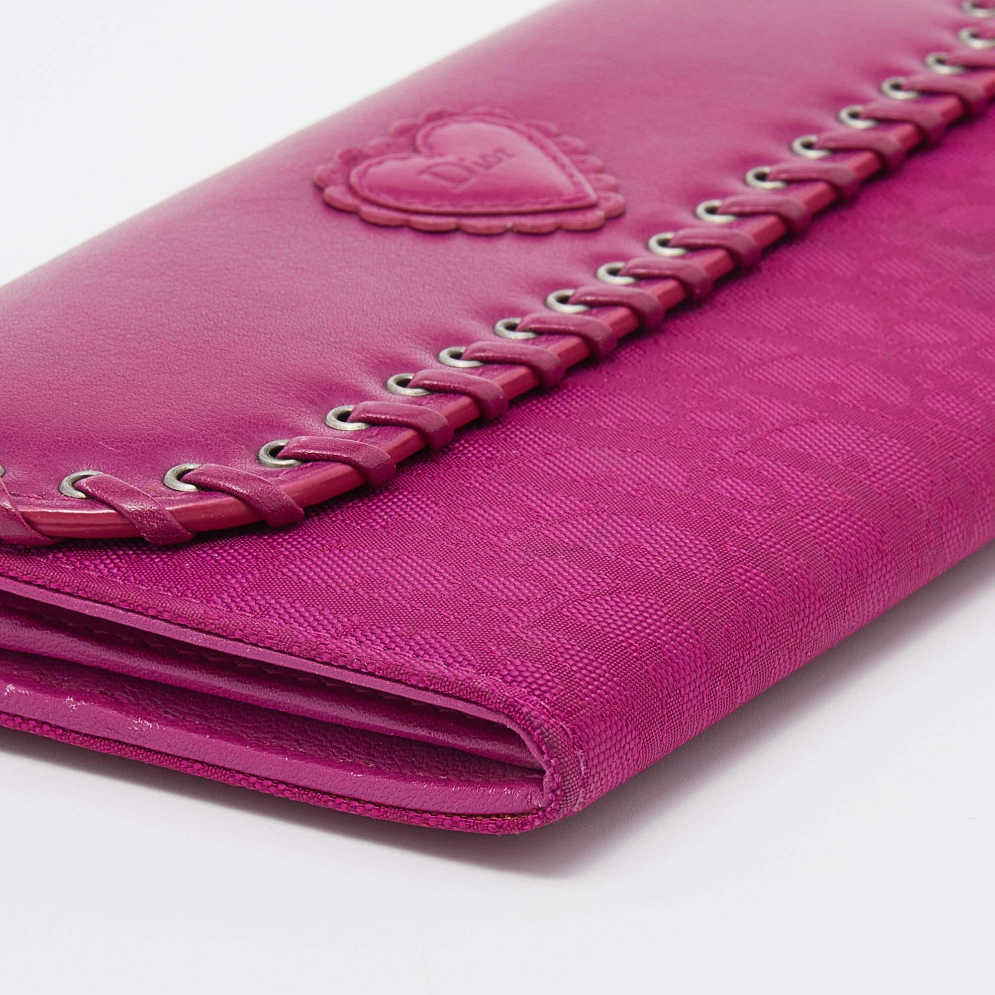 Portefeuille continental à rabat oblique en toile et garniture en cuir Dior rose en vente 1