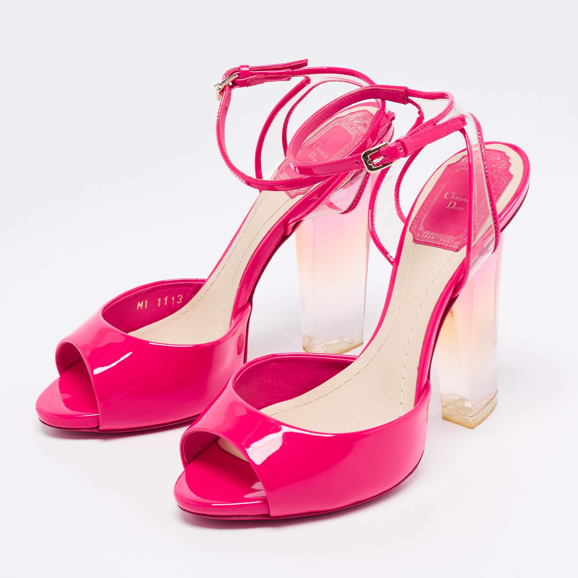 Crafted from top-quality materials for your comfort, these sandals by Dior will keep you at the top of your style game. These sandals, with their fabulous exterior and complementing hardware, will lend an edge to any ensemble and be your go-to pair