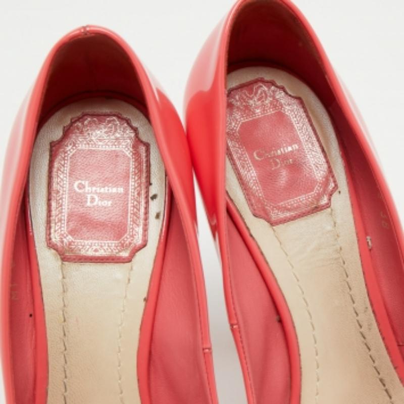 Dior escarpins à talons cannage à bout ouvert en cuir verni rose, taille 38 en vente 2