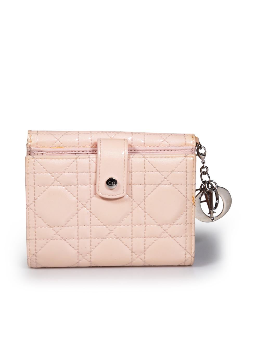 Dior Rosa Lack Metallic Lady Dior Cannage Brieftasche im Zustand „Gut“ im Angebot in London, GB