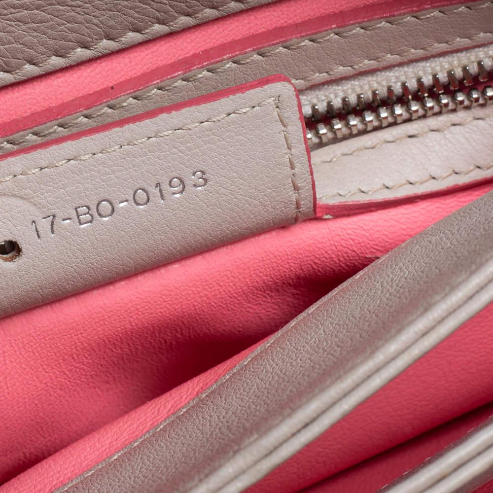 Dior - Petit sac à bandoulière en cuir rose/perle blanc 7