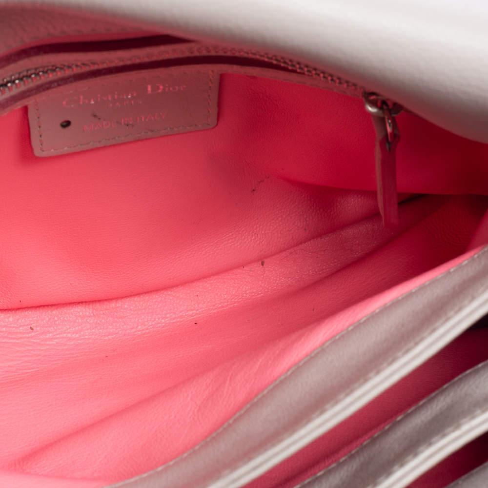 Dior - Petit sac à bandoulière en cuir rose/perle blanc 8