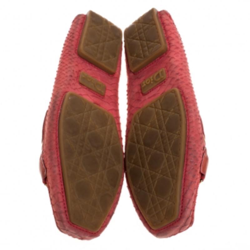 Dior Rosa Python Leder CD Logo Loafers Größe 38 im Zustand „Relativ gut“ im Angebot in Dubai, Al Qouz 2