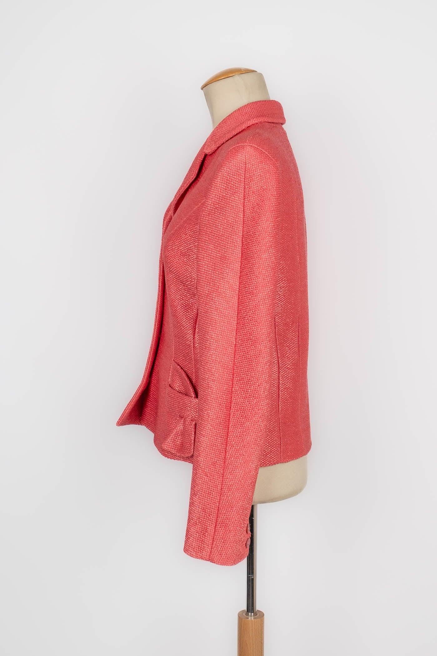 Dior- (Made in France) Pink raffia jacket with a silk lining. 2006 Spring-Summer Collection. Size 40FR.

Additional information:
Condition: Very good condition
Dimensions: Shoulder width: 39 cm - Sleeve length: 60 cm - Length: 60 cm
Period: 21st