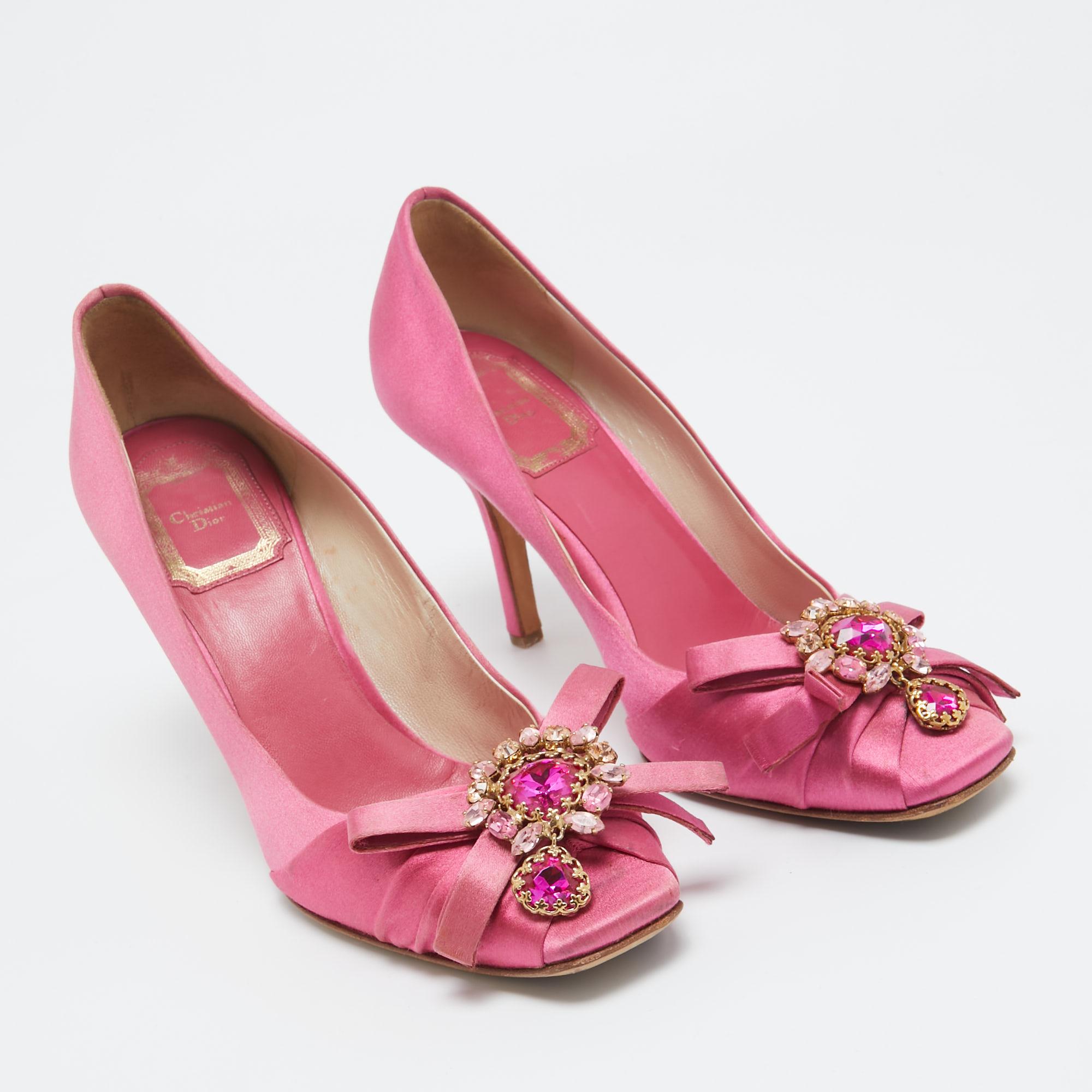 Dior Pink Satin Crystal Embellished Bow Pumps Size 36 In Good Condition For Sale In Dubai, Al Qouz 2
