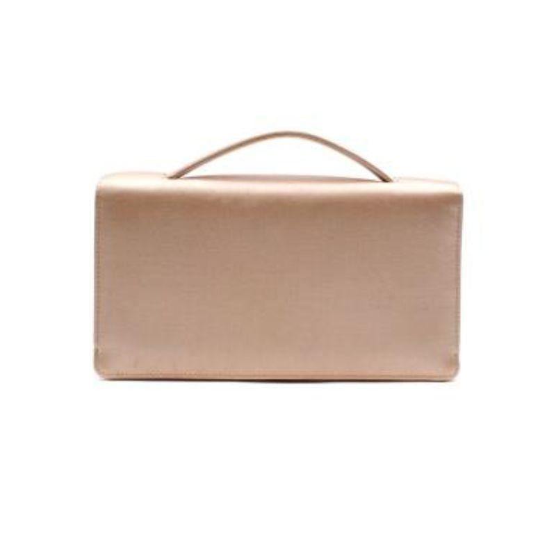Dior Nude Pink Satin Clutch with Embellished Bee Clasp

- Pale pink satin clutch bag with embellished gold-tone bee clasp 
- Small top handle 
- 3 internal compartments 

Made in Italy 

Great condition other than cosmetic marks on the front