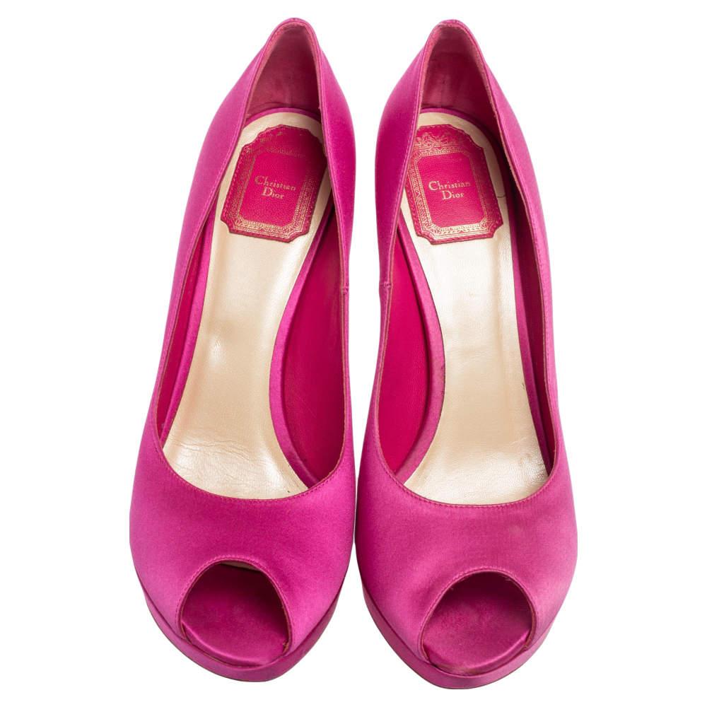 The Miss Dior collection from Dior is a significant creation that continues to attract everyone with its impeccable style. These Miss Dior pumps are created from satin and feature peep-toes, platforms, and high heels. Step out boldly as you wear
