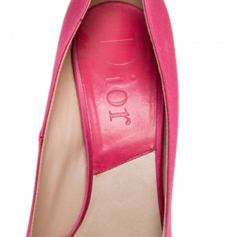 Dior Pink Satin Miss Dior Peep Toe Pumps Talla 40.5 en Bueno estado para la venta en Dubai, Al Qouz 2