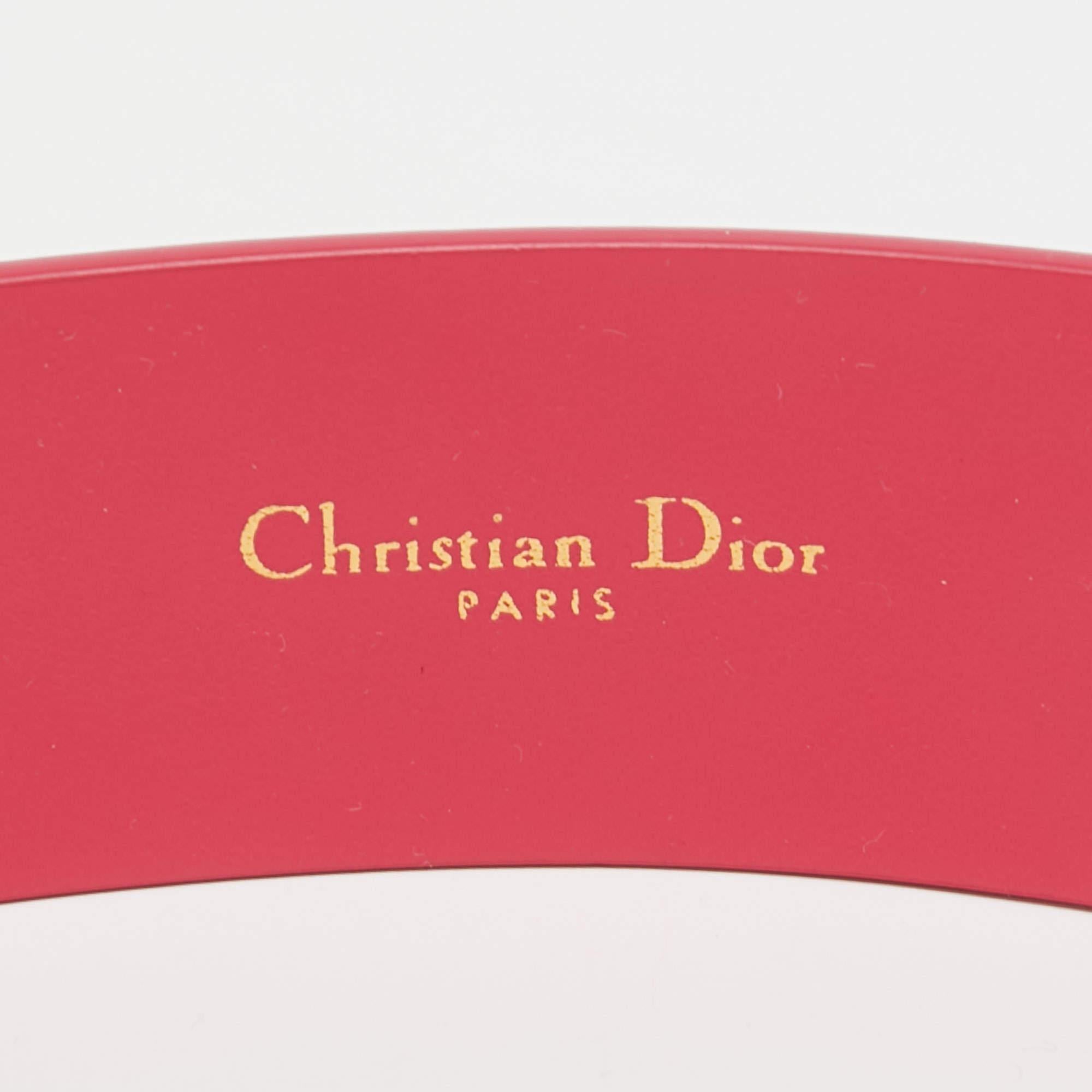 Accessorize like a fashionista using this amazing belt by Dior. The piece is crafted from leather in a pink hue and completed with a 'CD' logo buckle. It has a single loop that helps in seamlessly fastening it.

Includes: Original Dustbag, Original