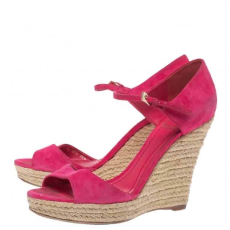 Wear these suede sandals from Dior when you go out and watch heads turn. These pink sandals have been designed in an open toe silhouette with a single vamp strap and a buckled ankle strap. They are endowed with comfortable leather-lined insoles and