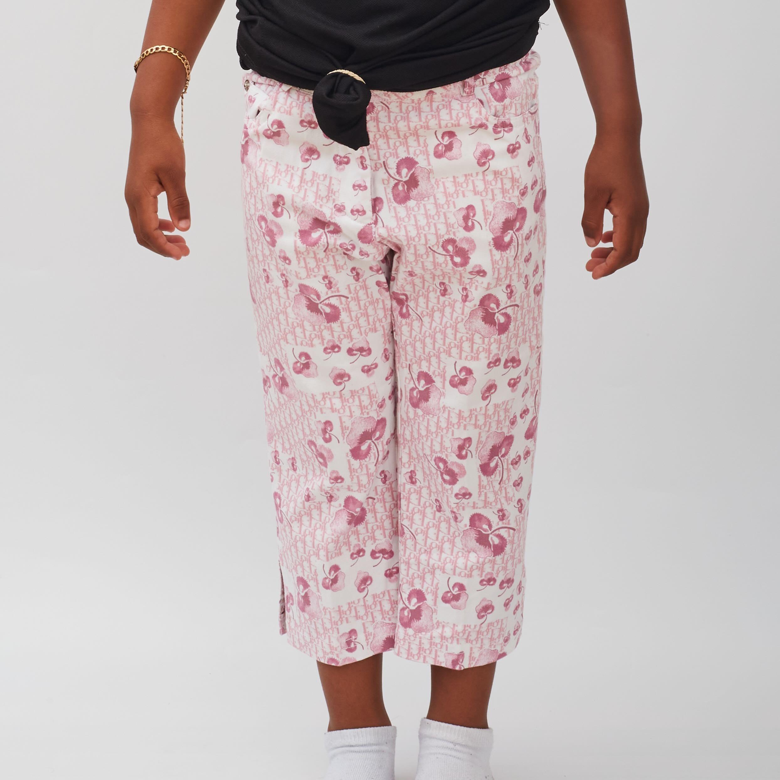 Rare 1990s Christian Dior pink pants with Trotter monogram print and flower print. Designed by John Galliano, circa 1990s.

COLOR: Pink/white
MATERIAL: Cotton

SIZE: 8A

MEASURES
Waist: 23”
Rise: 8”
Inseam: 14”
Leg Opening: 11”

CONDITION: Excellent