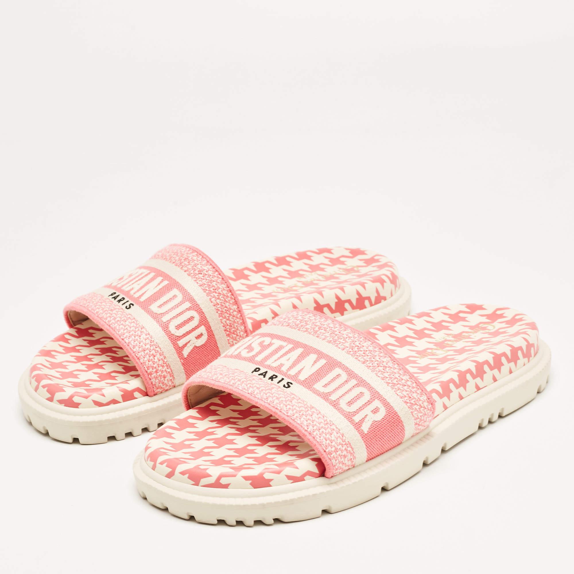 Dior Pink/White Logo Embroidered Canvas Houndstooth Dway Slides Size 38 In Excellent Condition In Dubai, Al Qouz 2