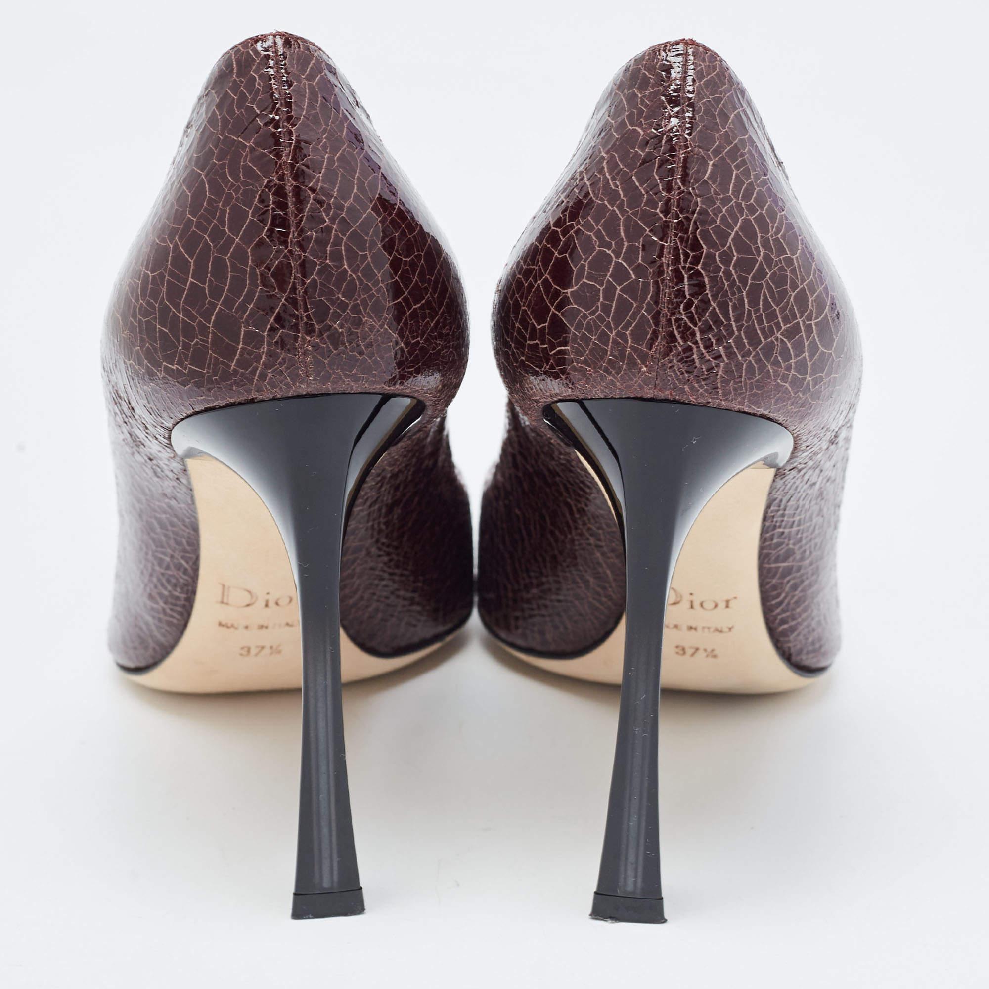 Dior Plum Crackled Patent Leather Curve Heel Pumps Size 37.5 In Excellent Condition For Sale In Dubai, Al Qouz 2