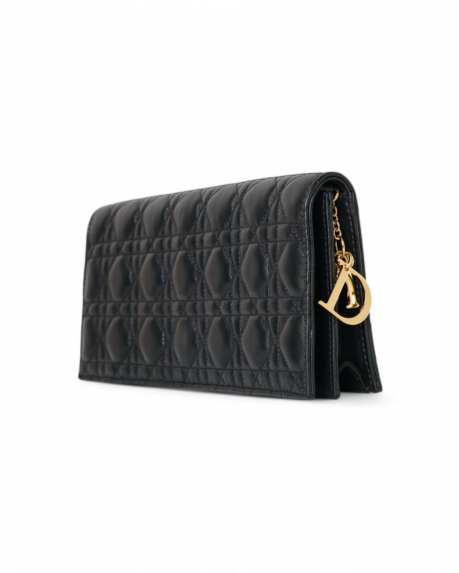 Dior Black Chain Cannage Clutch Bag In New Condition In Torre Del Greco, IT