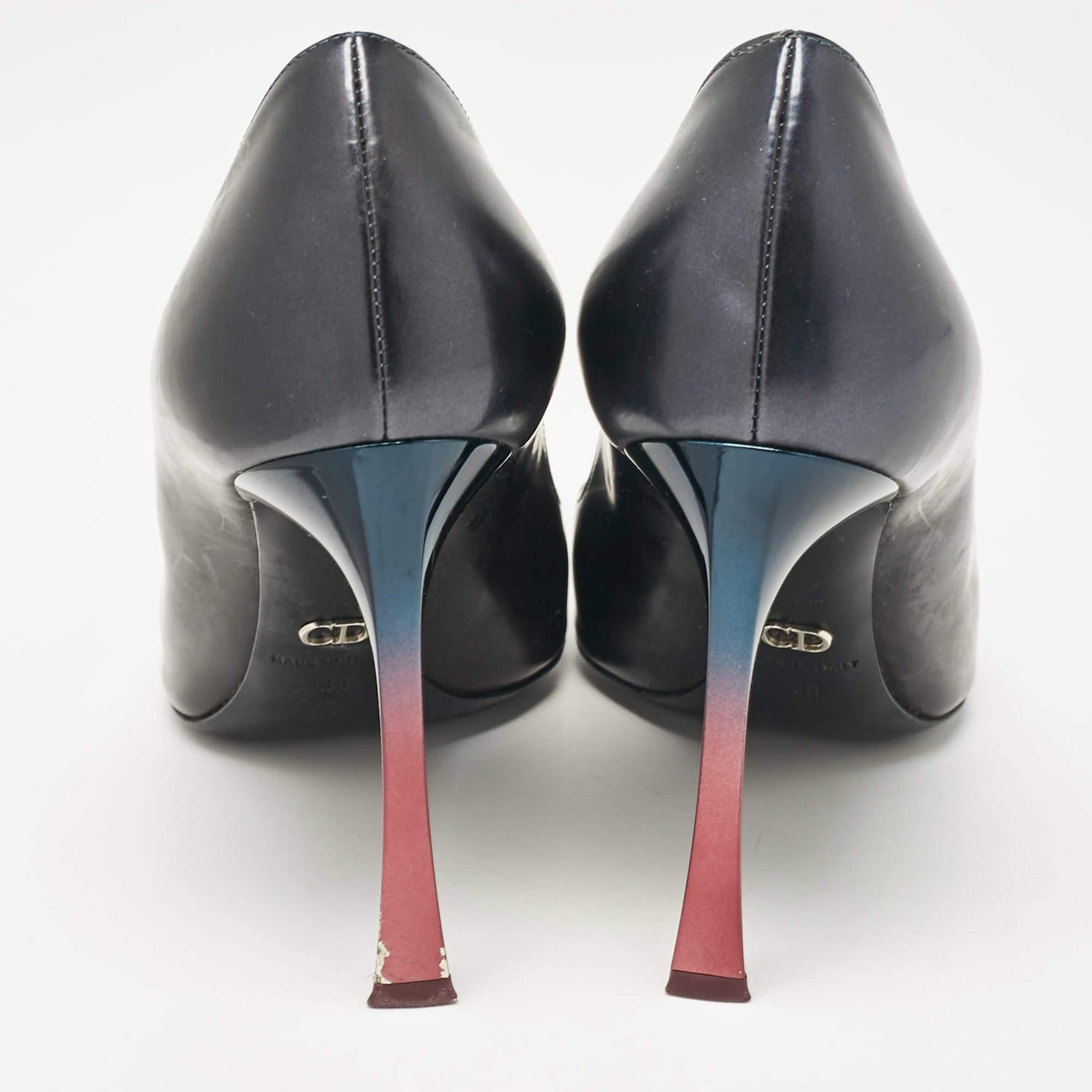 Dior Lila/Schwarze Lackleder-Pumps mit spitzer Zehe Größe 36 im Angebot 1