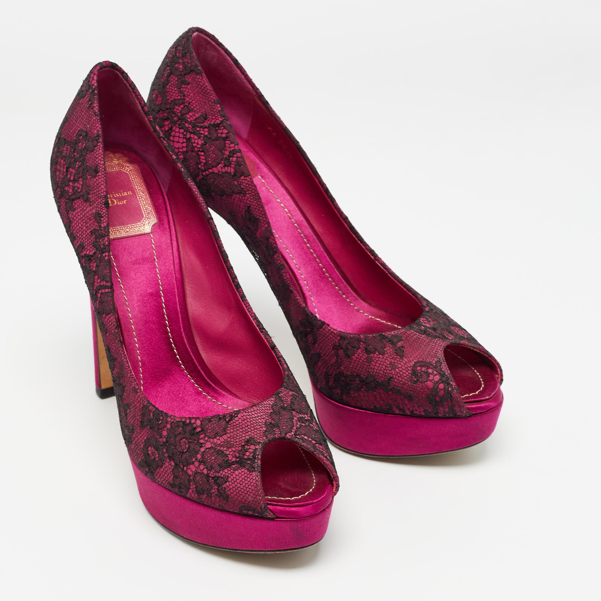 Bombas de plataforma con puntera abierta de satén y encaje morado/negro Dior talla 39 en Bueno estado para la venta en Dubai, Al Qouz 2