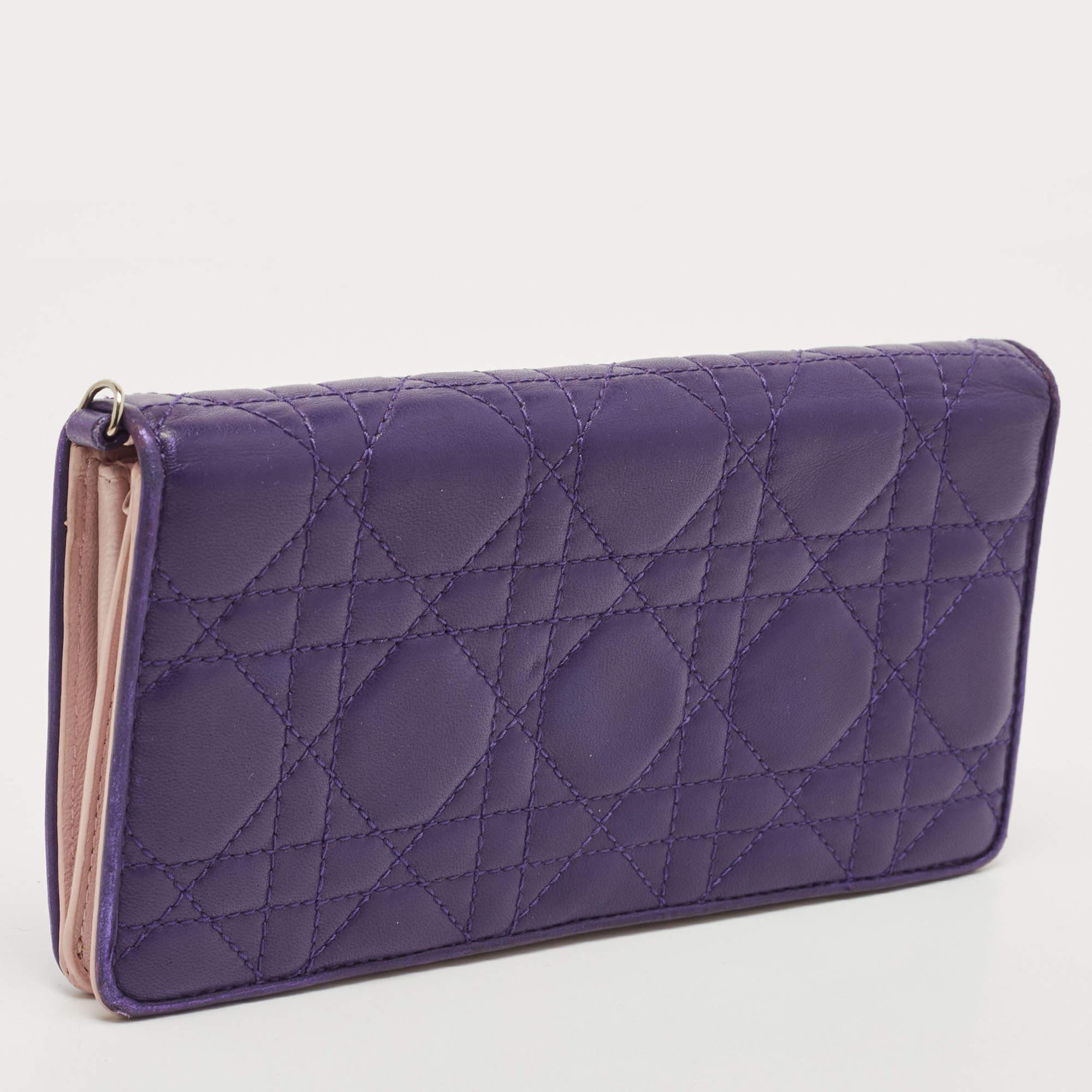 This wallet is conveniently designed for everyday use. Crafted from leather, the exterior has a quilted Cannage pattern and a zipper with a zipper pull. The leather and nylon lined interior houses multiple card slots, a zipped coin pocket, and open
