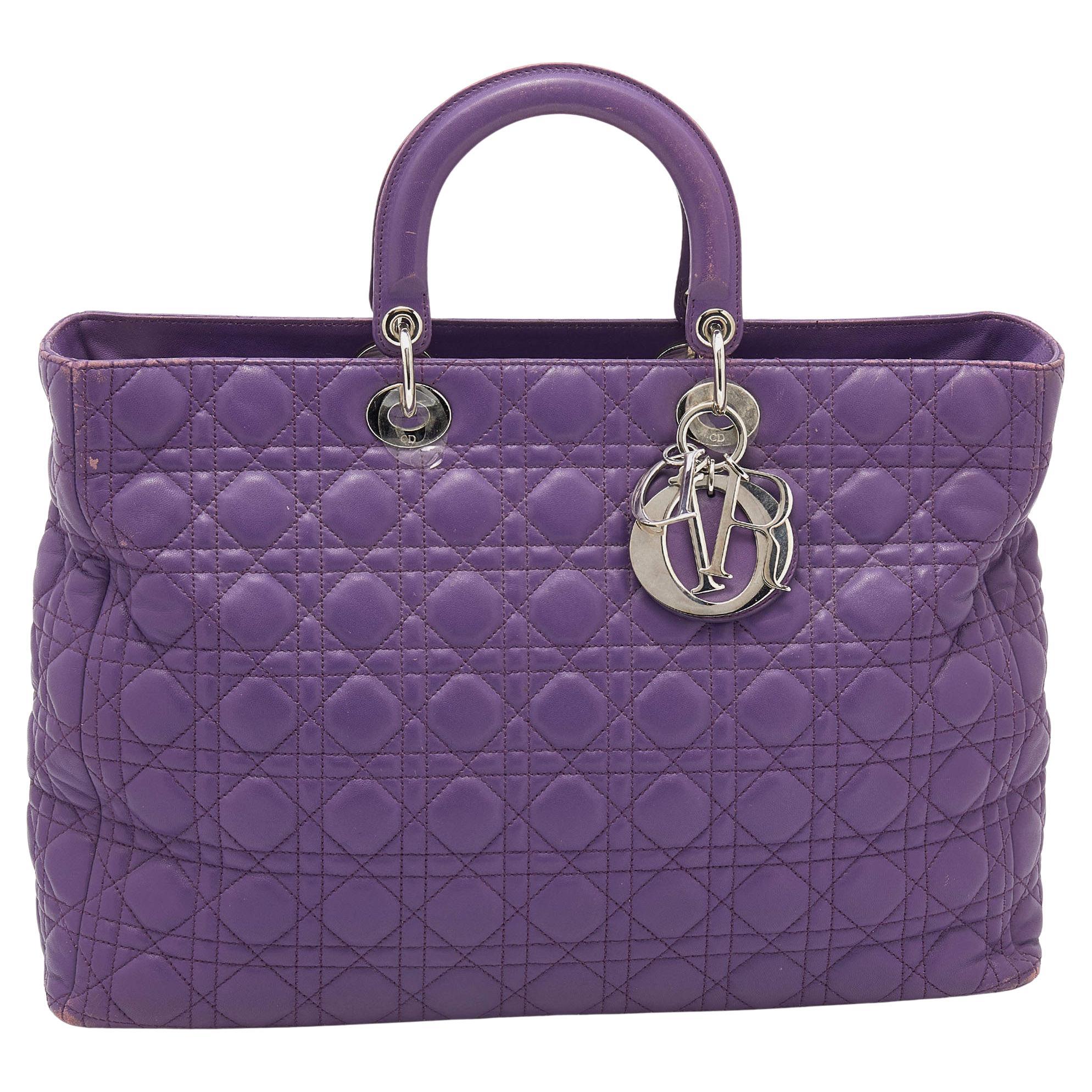 Dior - Grand sac cabas Lady Dior en cuir cannage violet en vente