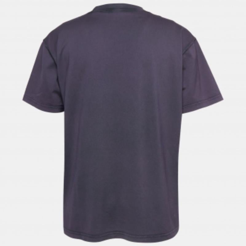 Wählen Sie den ganzen Tag lang Komfort mit diesem T-Shirt aus Baumwolle von Dior. Das wunderschön genähte Herren-T-Shirt mit Rundhalsausschnitt und kurzen Ärmeln garantiert Qualität und schlichten Stil.