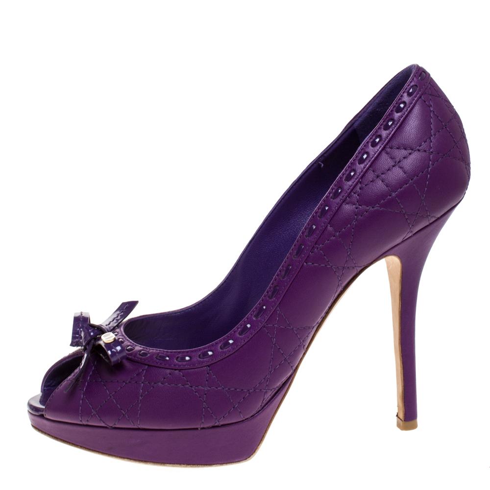 These Sweet pumps from Dior are perfect for the fashionable you! The purple pumps are crafted from leather and feature the signature Cannage pattern on the exterior. They flaunt a peep-toe silhouette with a bow detailing on the vamps and come