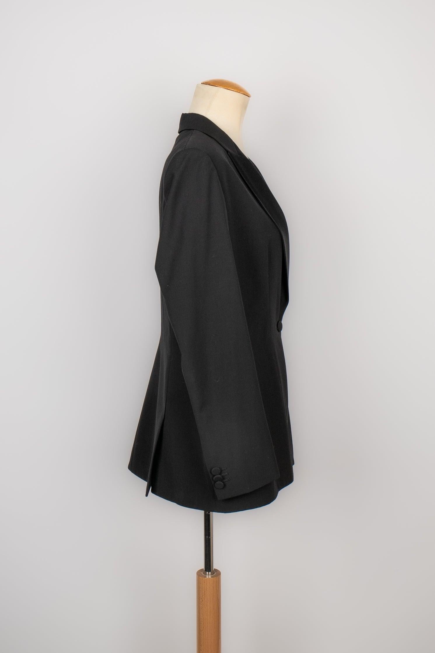 Dior - (Made in Italy) Raw wool and black silk smoking jacket. 2003 Spring-Summer Collection  under the artistic direction of John Galliano. Size 42FR.

Additional information:
Condition: Very good condition
Dimensions: Shoulder width: 42 cm -