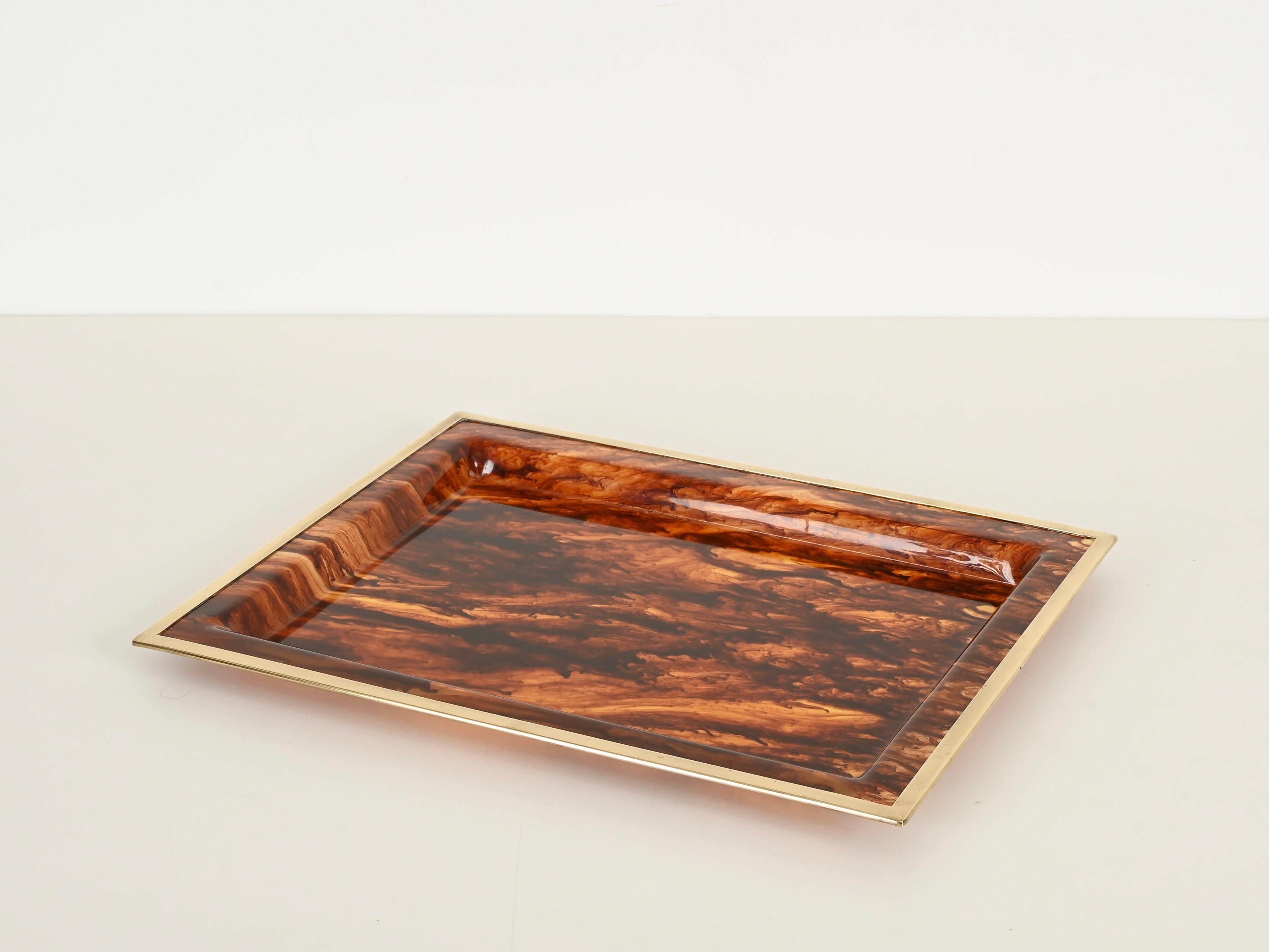 Dior Rectangular Tortoiseshell Effect Lucite and Brass Serving Tray, Italy 1970s in vendita 2