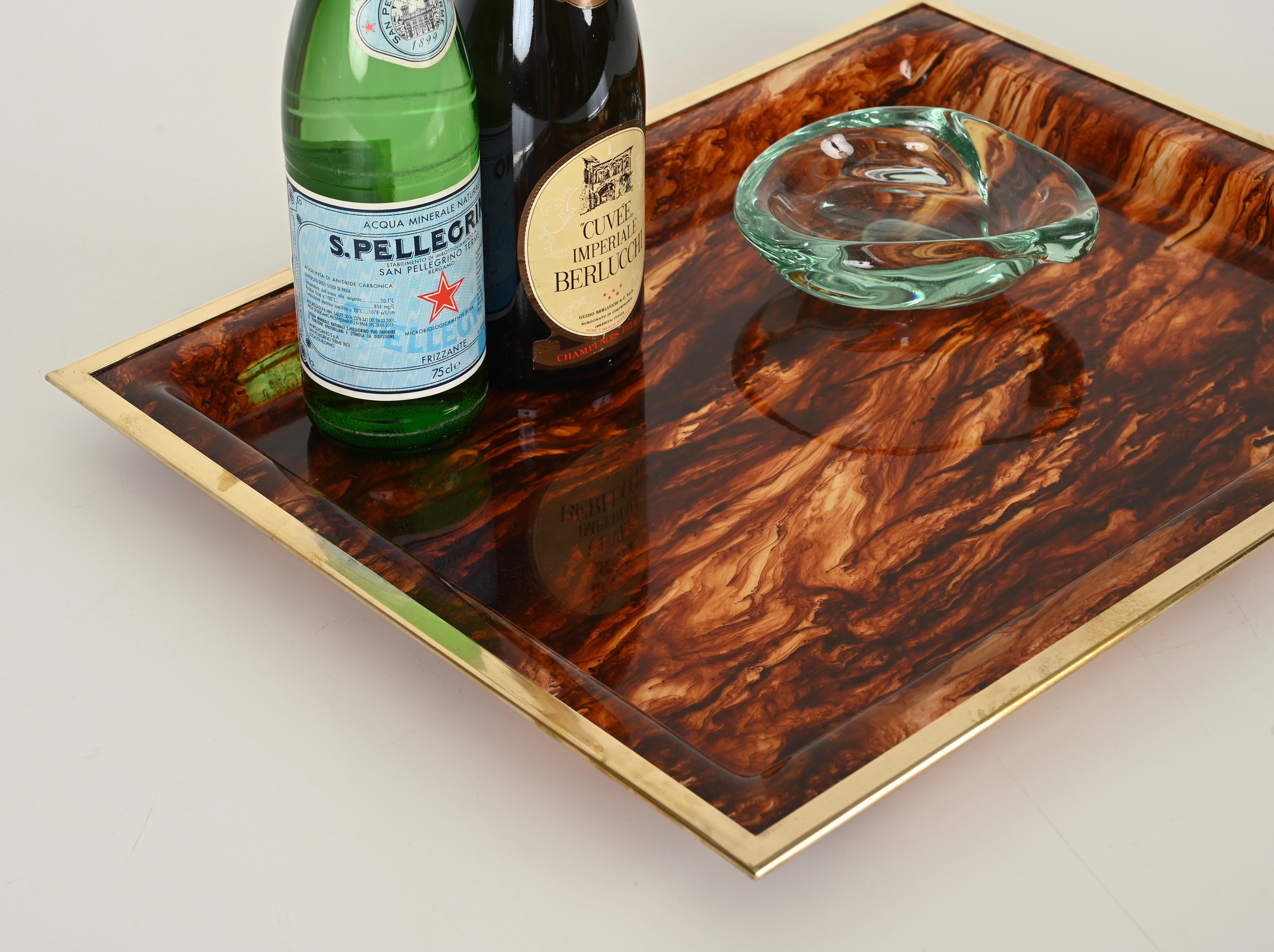Mid-Century Modern Plateau rectangulaire Dior en lucite et laiton à effet écaille, Italie, années 1970 en vente