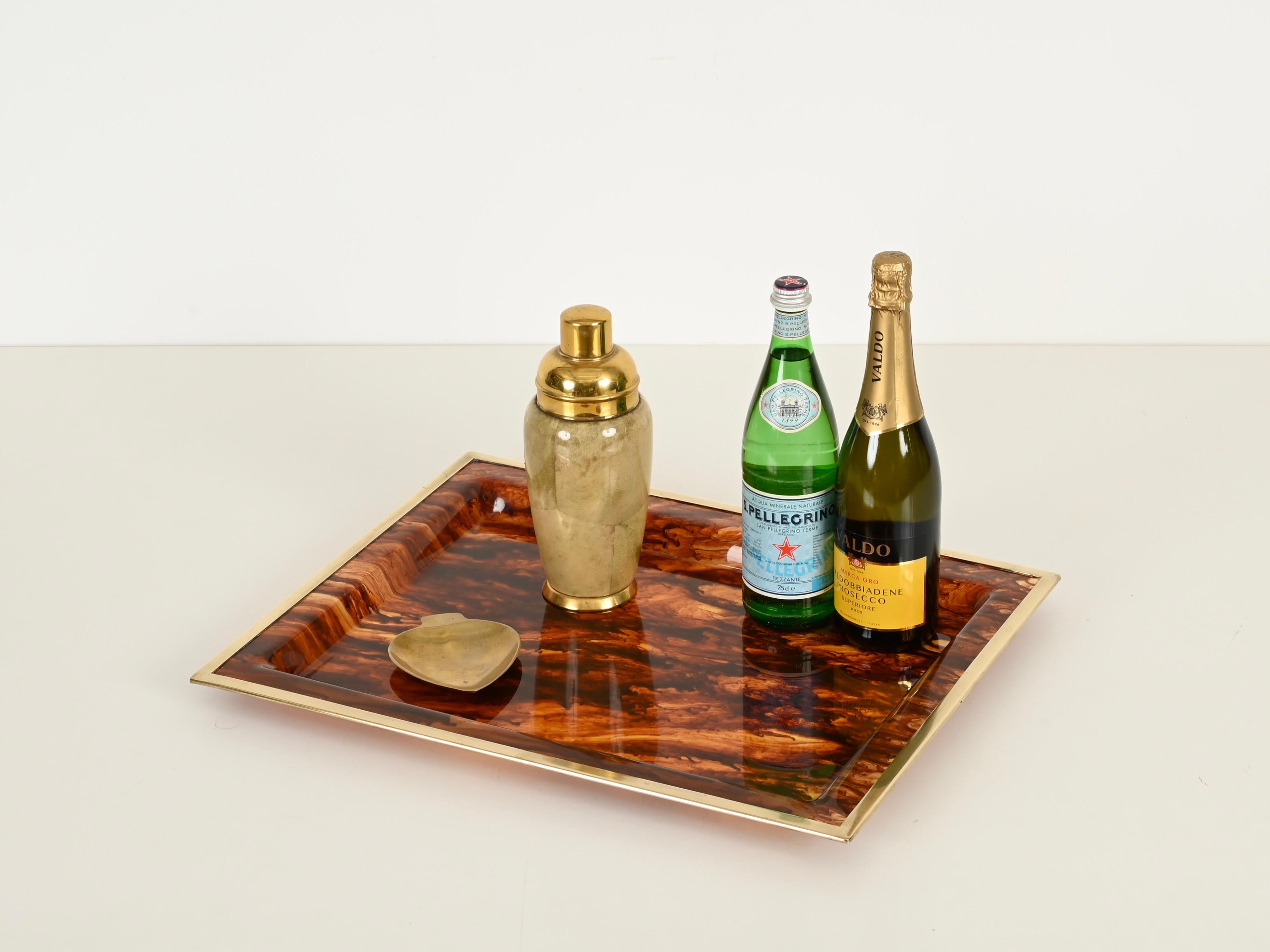 Mid-Century moderno Dior Rectangular Tortoiseshell Effect Lucite and Brass Serving Tray, Italy 1970s in vendita
