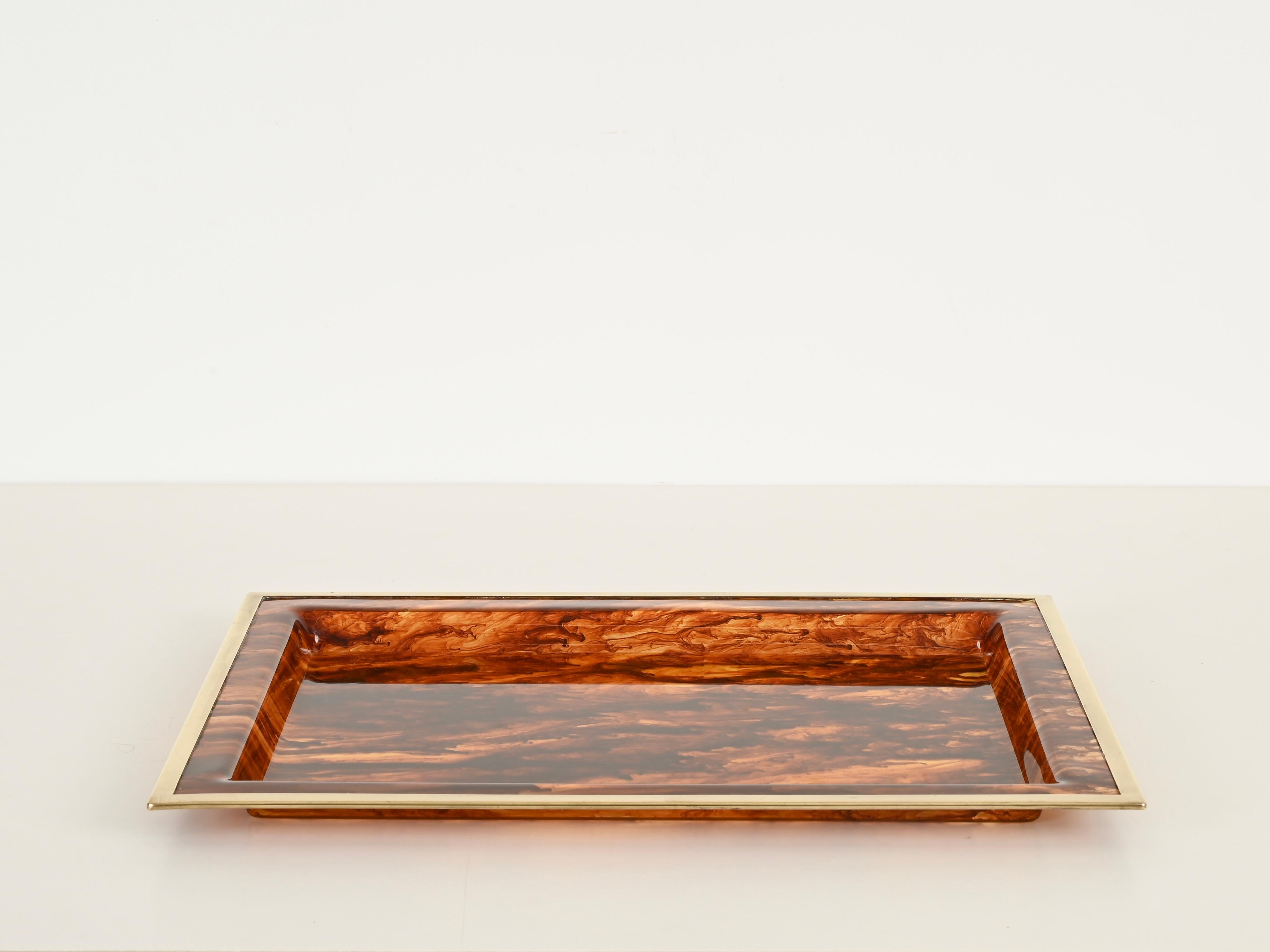Italiano Dior Rectangular Tortoiseshell Effect Lucite and Brass Serving Tray, Italy 1970s in vendita