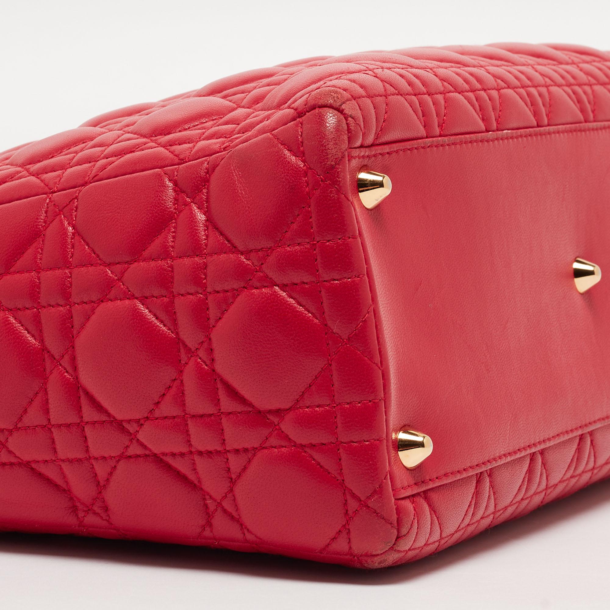 Dior Rote Cannage-Leder-Tasche für Damen Dior im Angebot 7