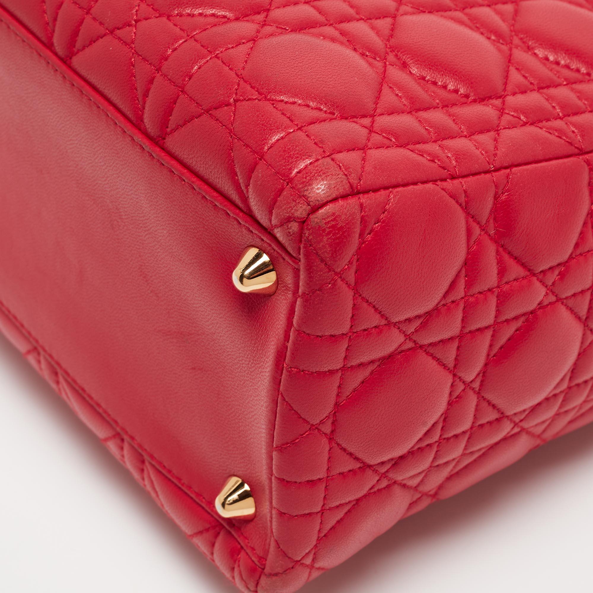 Dior Rote Cannage-Leder-Tasche für Damen Dior im Angebot 9