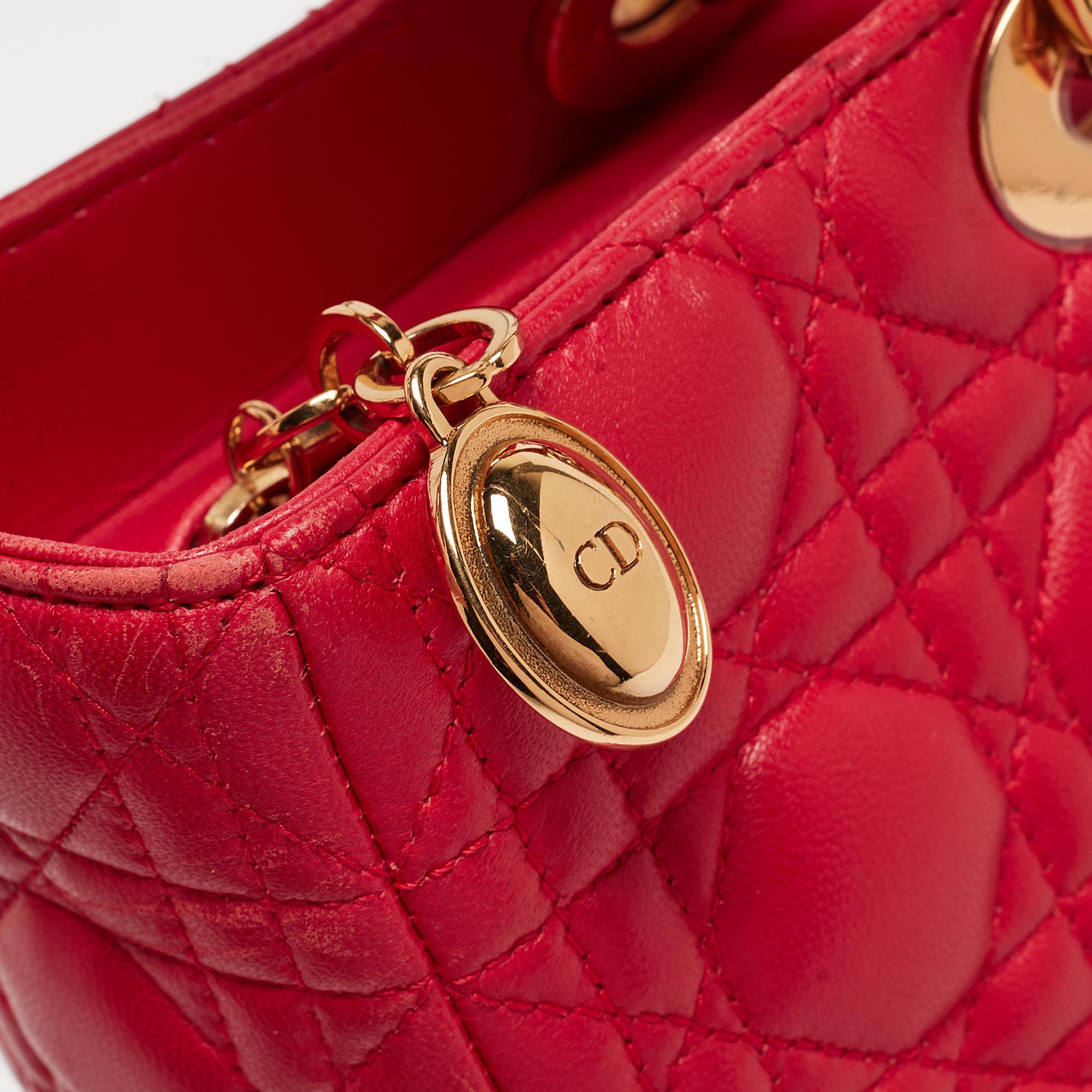 Dior Rote Cannage-Leder-Tasche für Damen Dior im Angebot 12