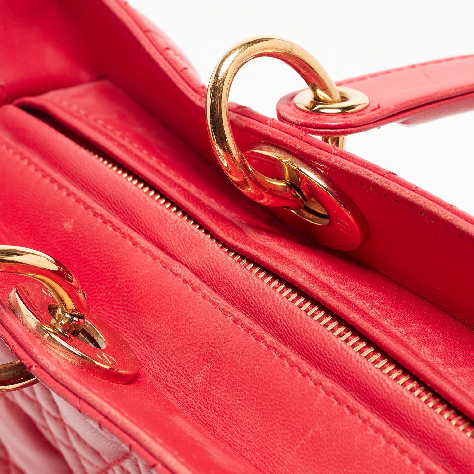 Dior Rote Cannage-Leder-Tasche für Damen Dior im Angebot 15