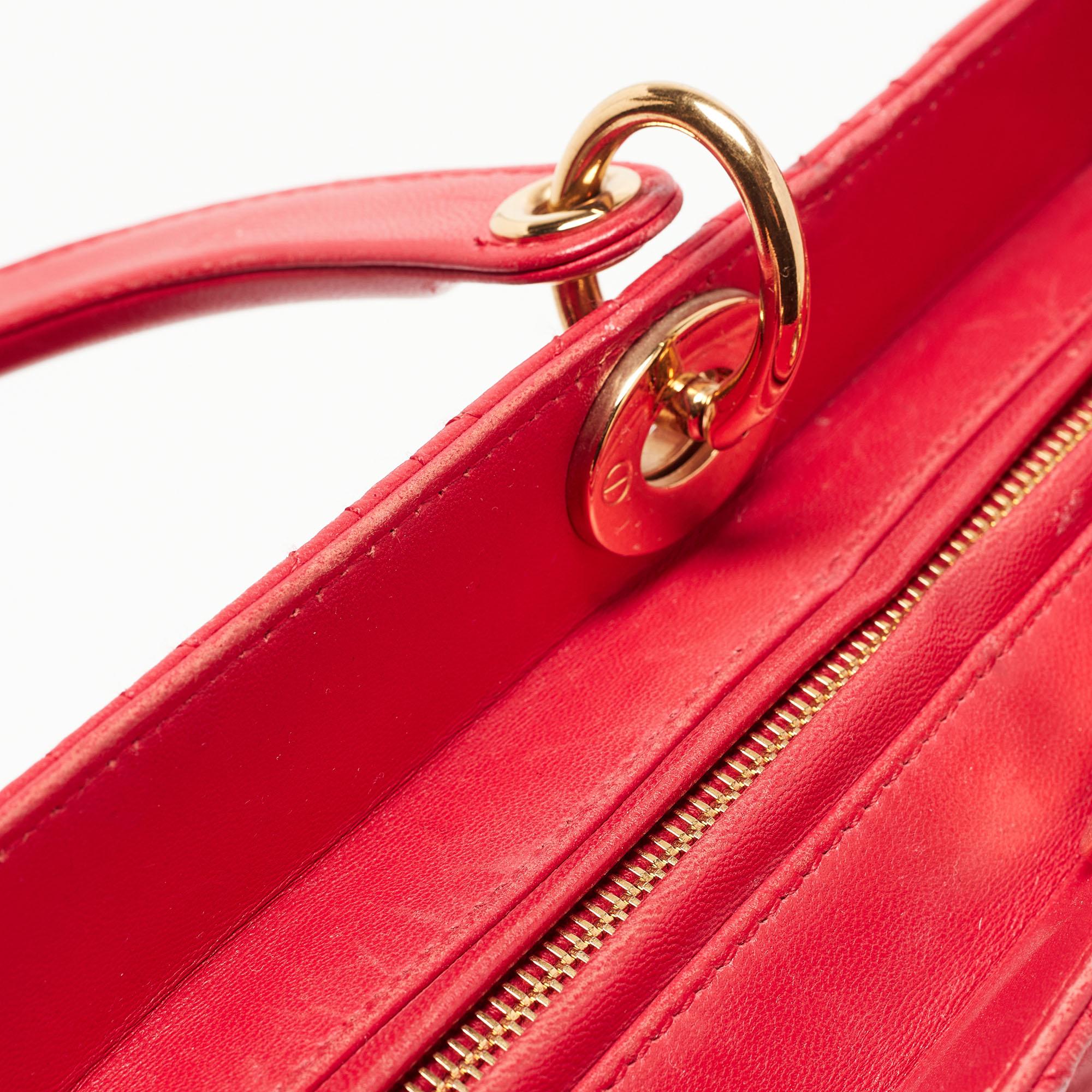 Dior Rote Cannage-Leder-Tasche für Damen Dior im Angebot 16
