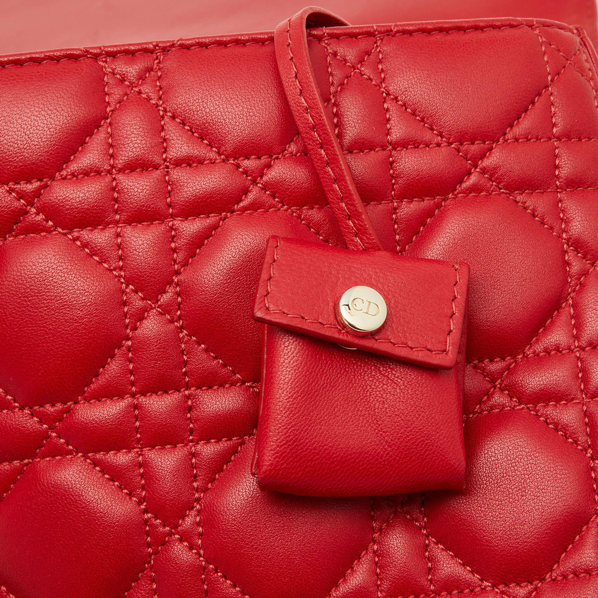 Grand sac à bandoulière Miss Dior en cuir cannage rouge Pour femmes en vente