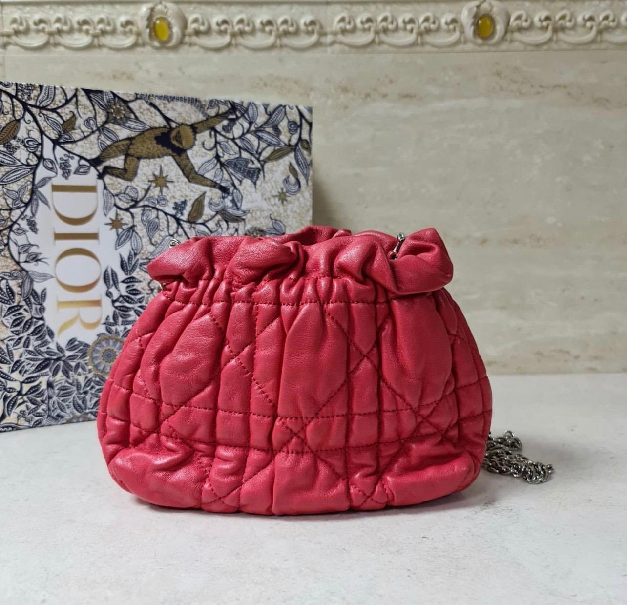 Dior Rote Cannage-Ledertasche mit Perlenkette, limitierte Auflage 1