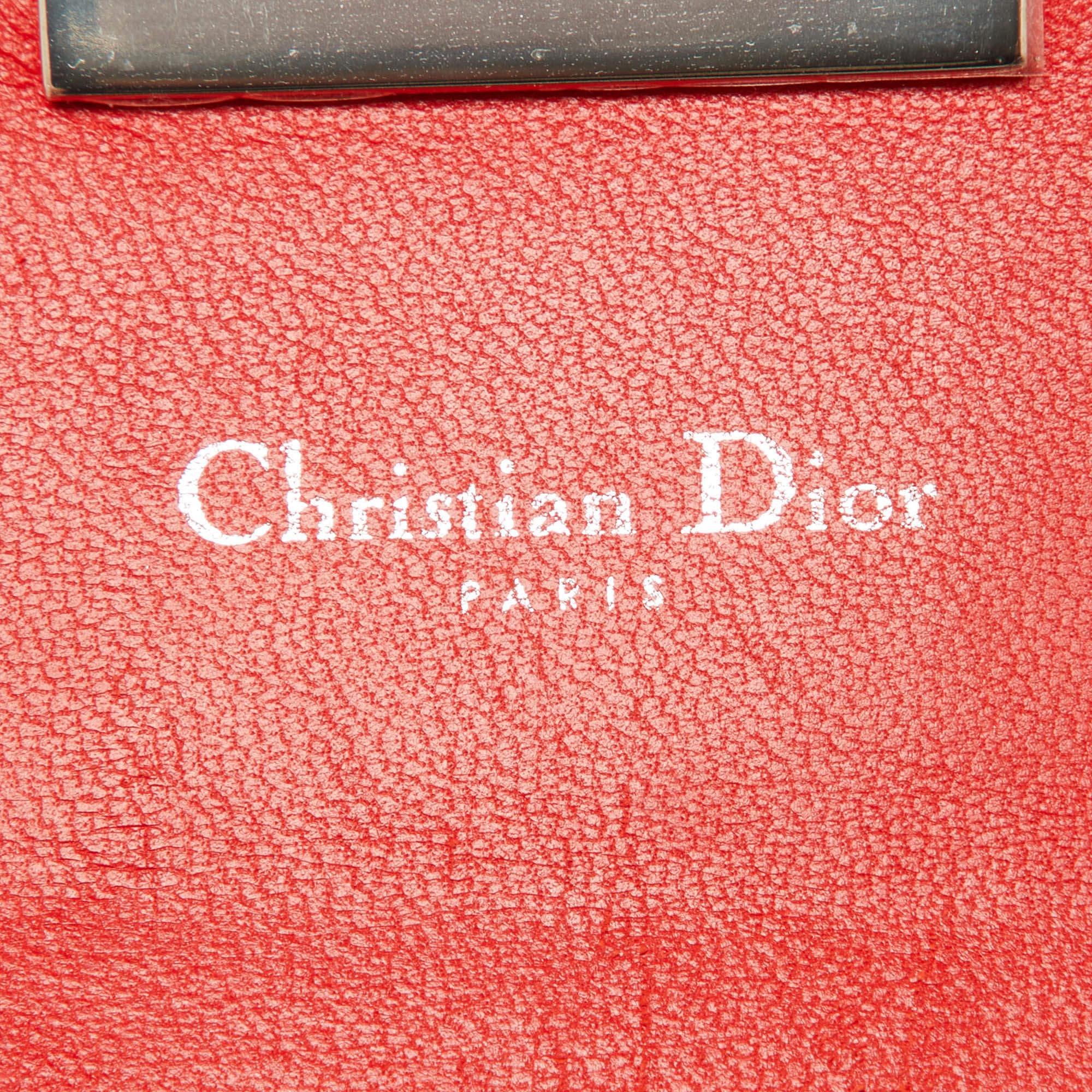 Portefeuille compact Miss Dior en cuir cannage rouge en vente 5