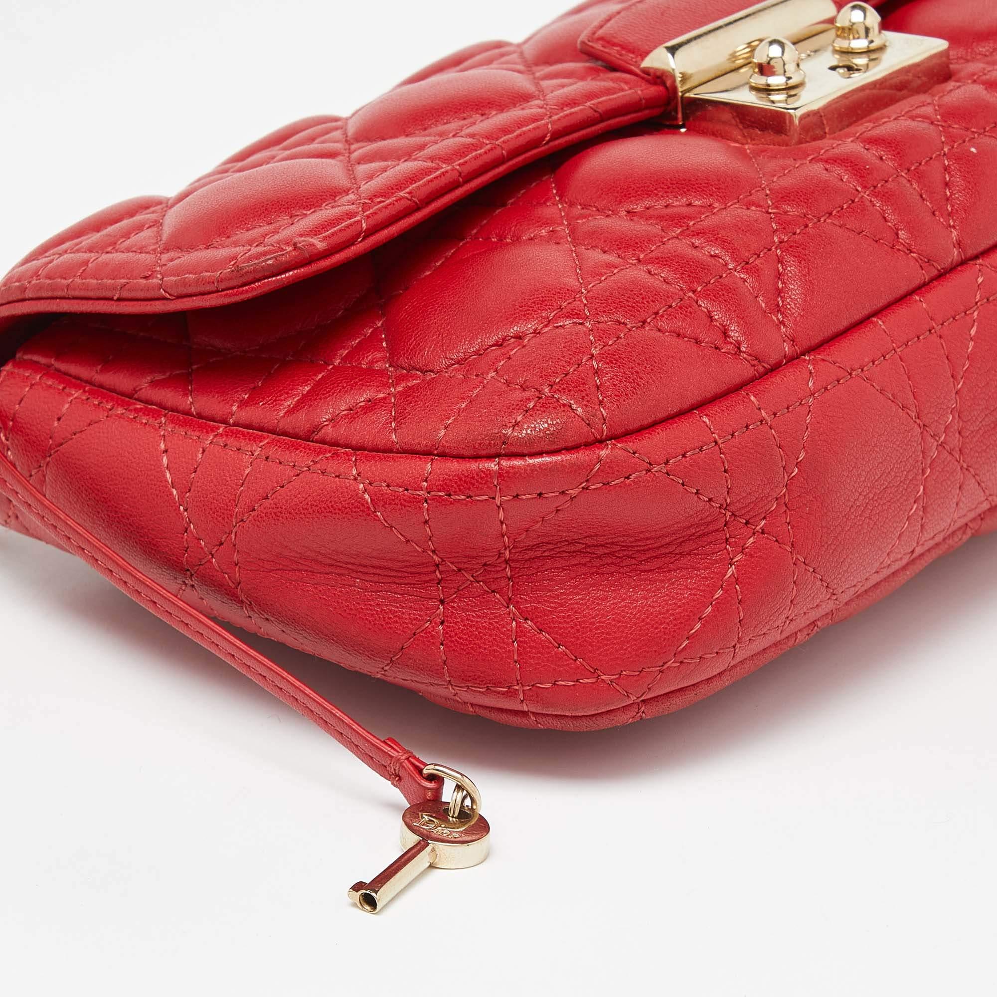 Dior Rote Cannage Leder-Clutch Miss Dior Promenade Kette Clutch im Angebot 1