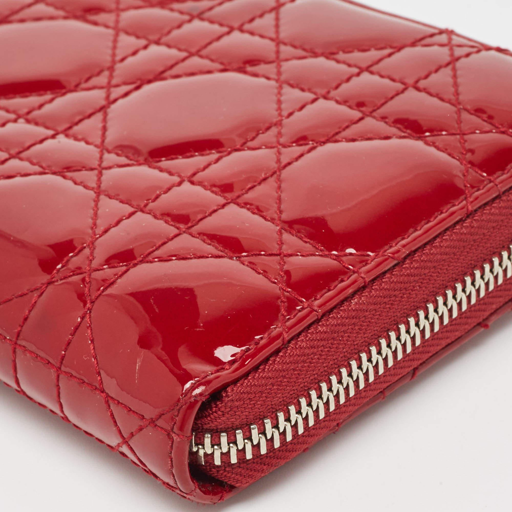 Dior Red Cannage Patent Leather Lady Dior Zip Around Wallet In Good Condition For Sale In Dubai, Al Qouz 2